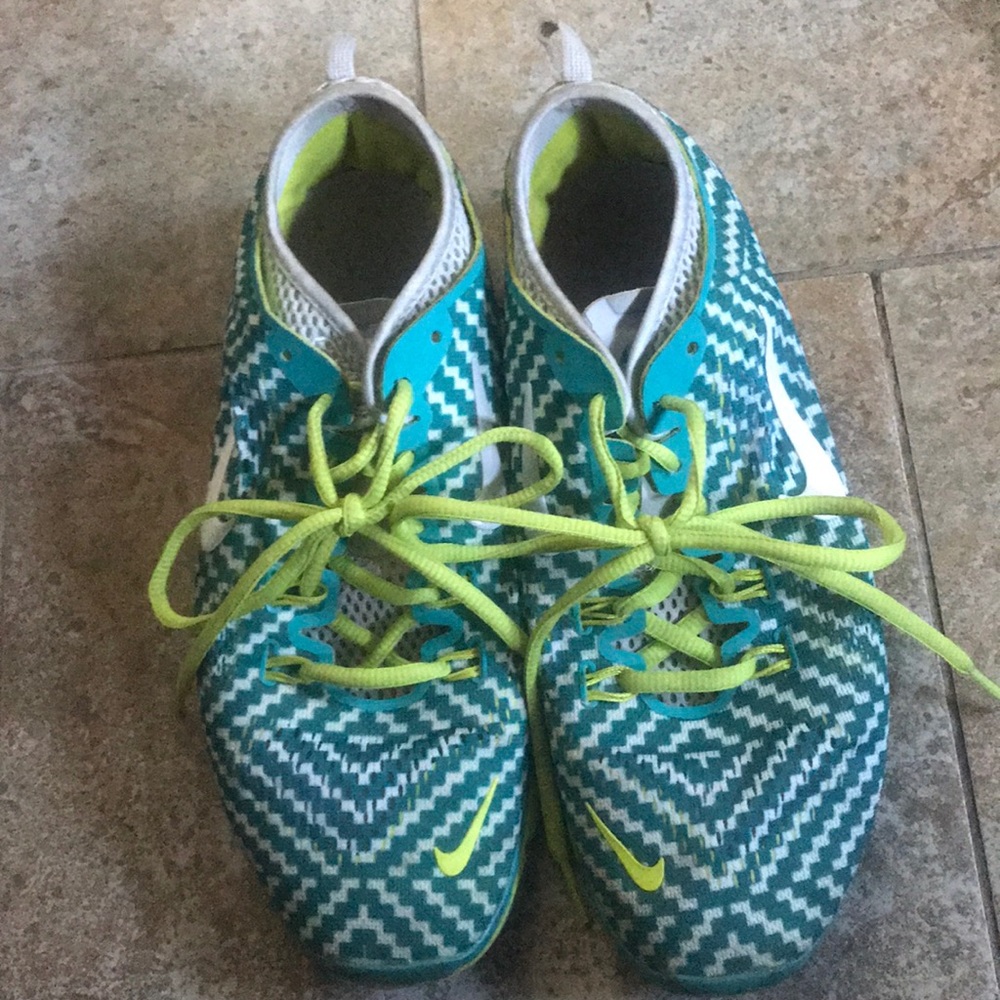 NIKE FREE TR 4